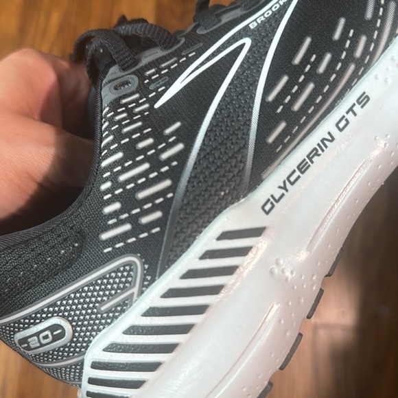 Brooks women’s shoes new without tags - Picture 6 of 6